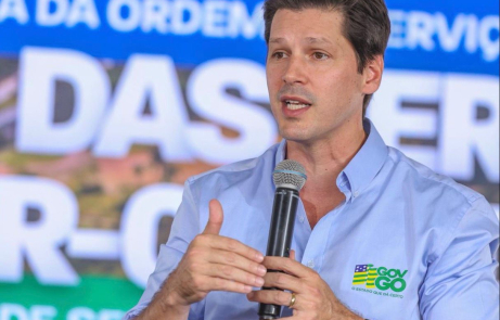 Com os adversários encolhidos, Daniel Vilela navega em águas calmas